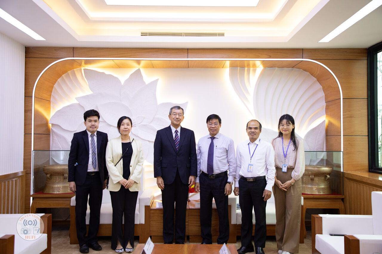 Tổng Lãnh sự Nhật Bản, Ngài WATANABE đến thăm và làm việc tại Trường Đại học Công nghiệp Thực phẩm TP. Hồ Chí Minh